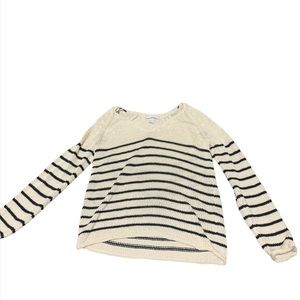 Crème and black crocheted sweater